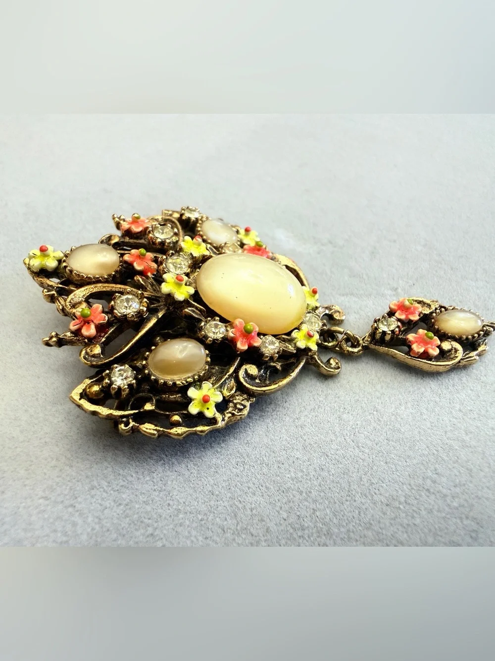 Vintage Signed ART Moonglow Cat’s Eye & Enamel Flower Dangle Brooch